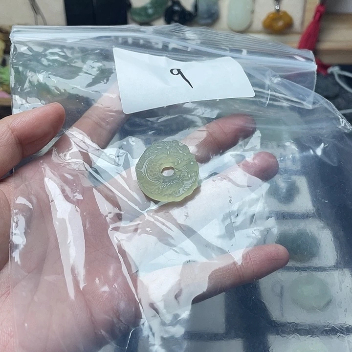 蛇纹石玉未镶嵌颈饰团****喵