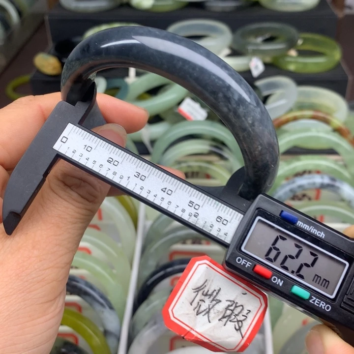 蛇纹石玉未镶嵌手镯374