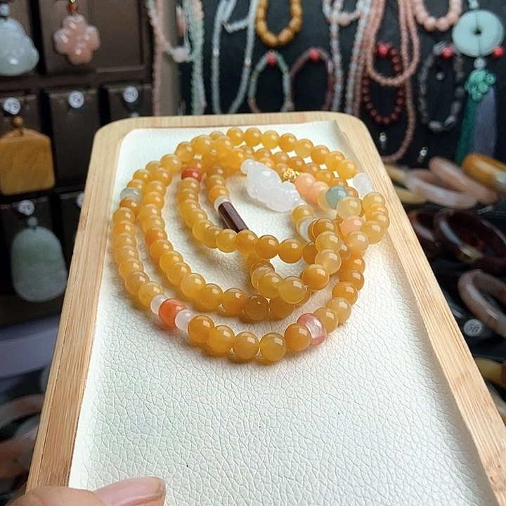 銎***嗨石英质玉未镶嵌颈饰