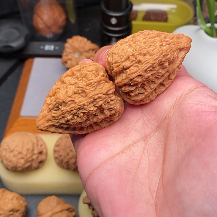 【闪购商品】文玩核桃把件冷*墨塔尖