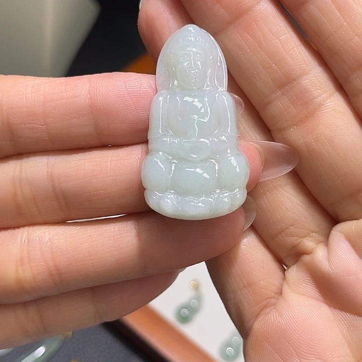 翡翠未镶嵌颈饰观音