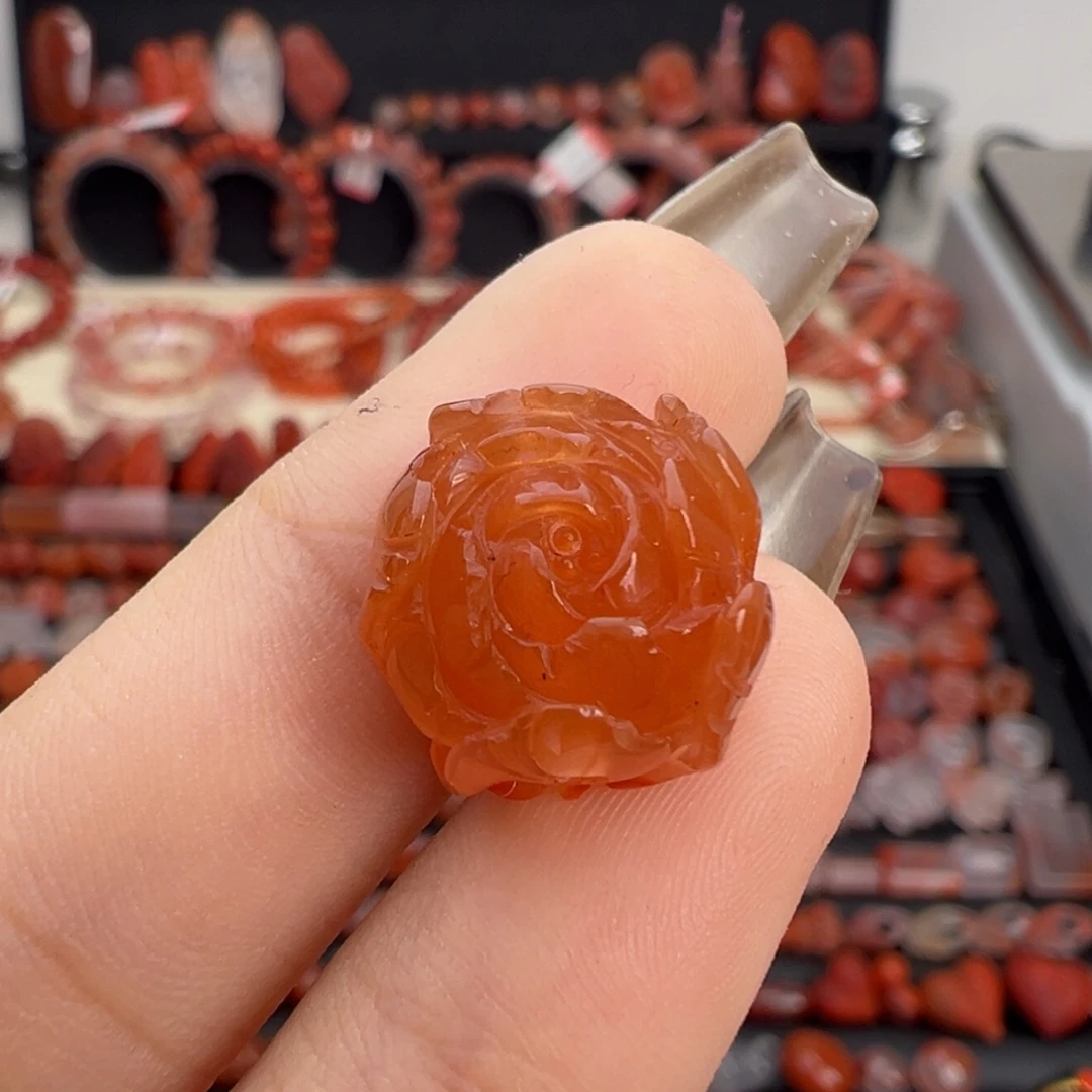 南红玛瑙钛钢颈饰牡丹花