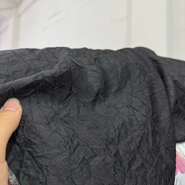 03 大理石纹压皱丝滑有光泽的天丝牛仔裙子面料4米价