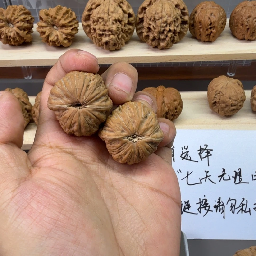 K***Y32铁锤有点黄直播间文玩核桃