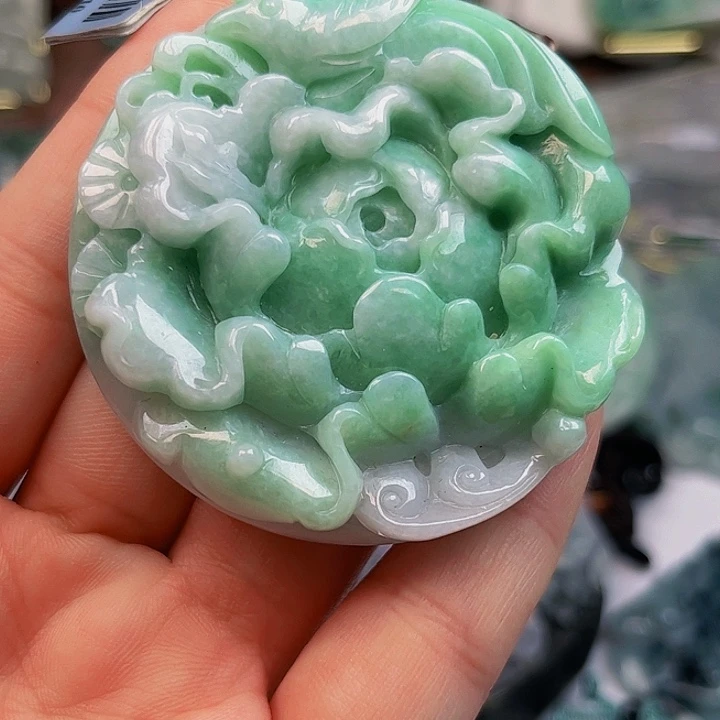 翡翠未镶嵌颈饰挂件