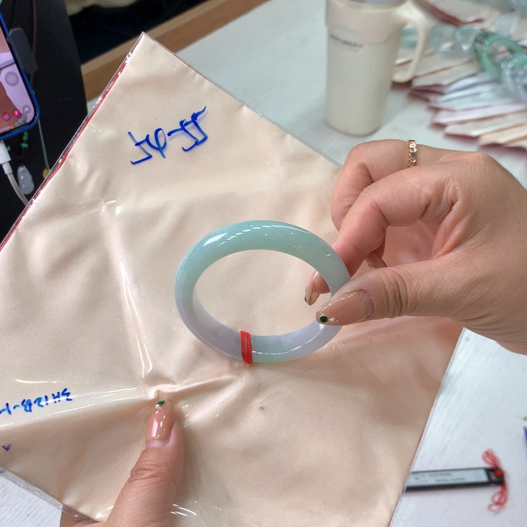 未镶嵌手镯翡翠48小时鉴赏