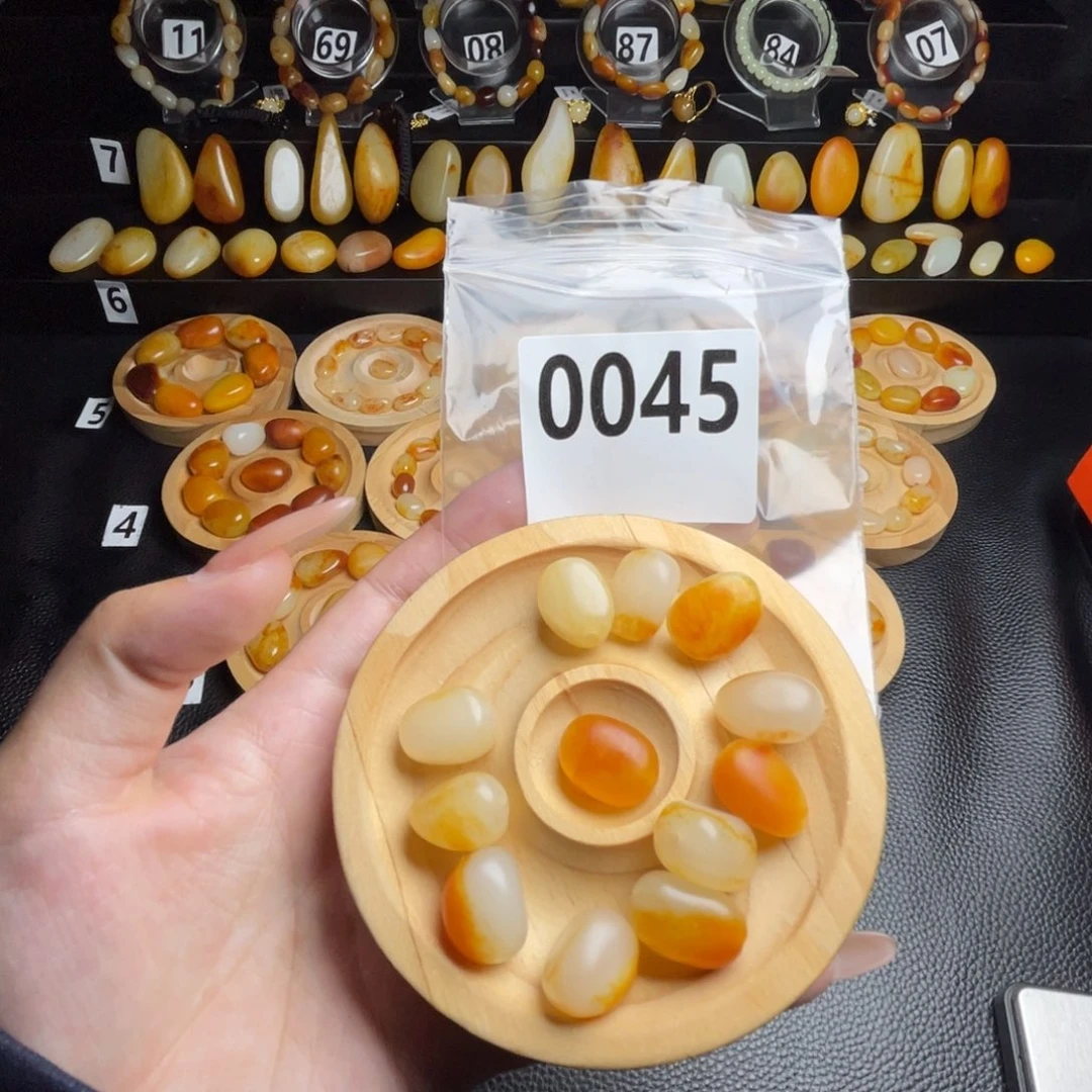 羽***扬未镶嵌手串和田玉