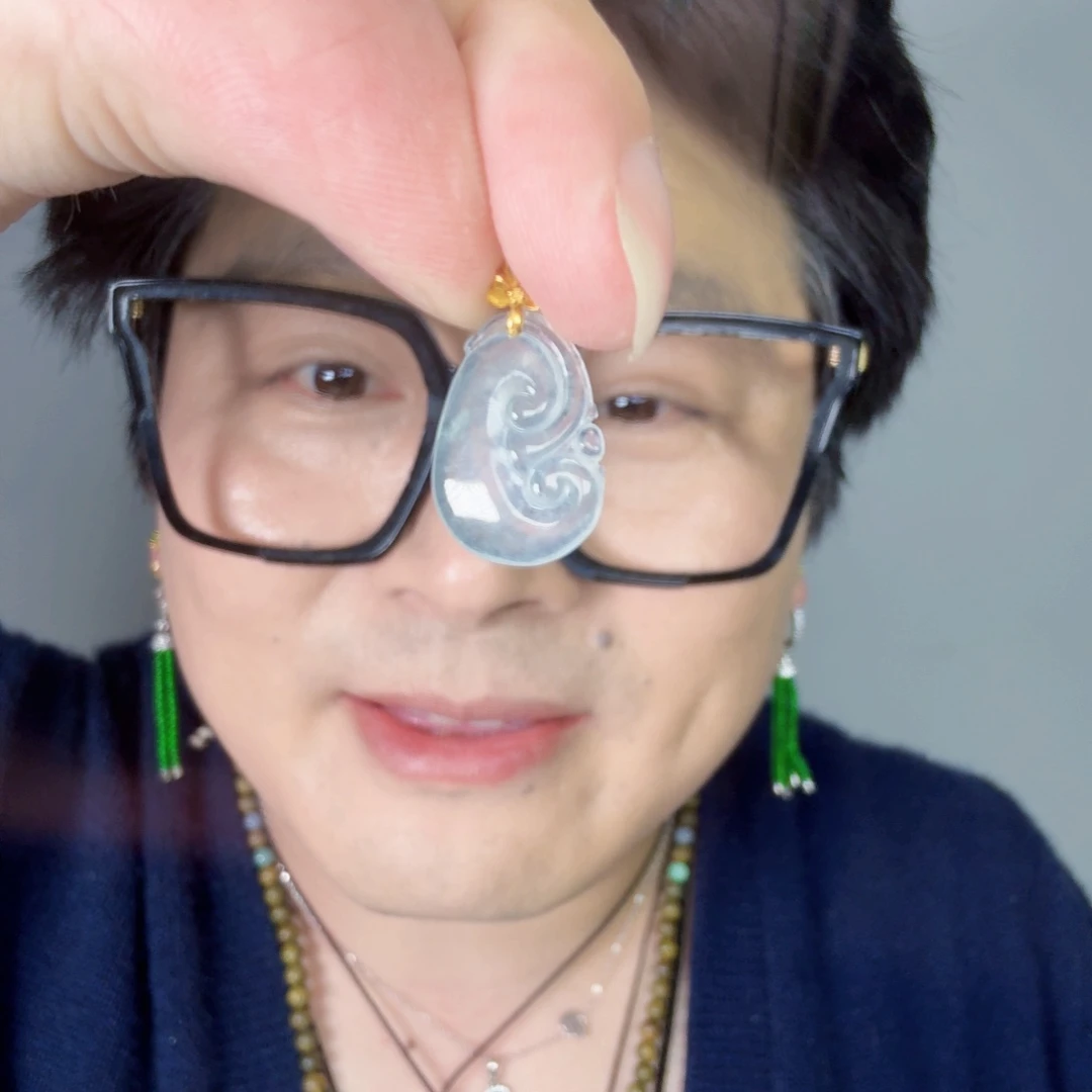 翡翠18K金镶嵌颈饰一件