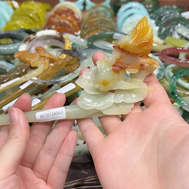 蛇纹石玉未镶嵌珠宝奇石