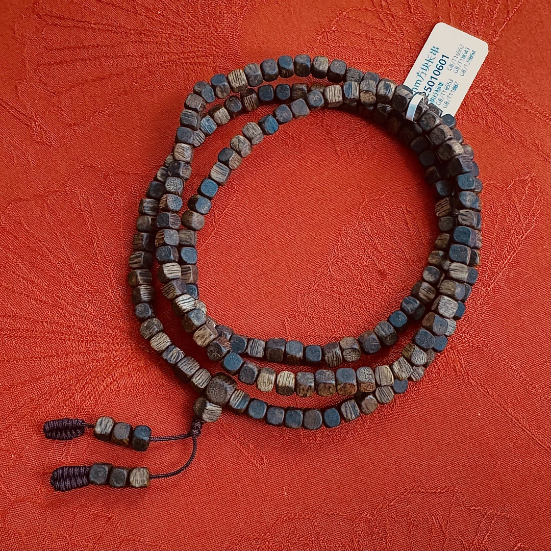 奇楠沉香方块长串S25010601