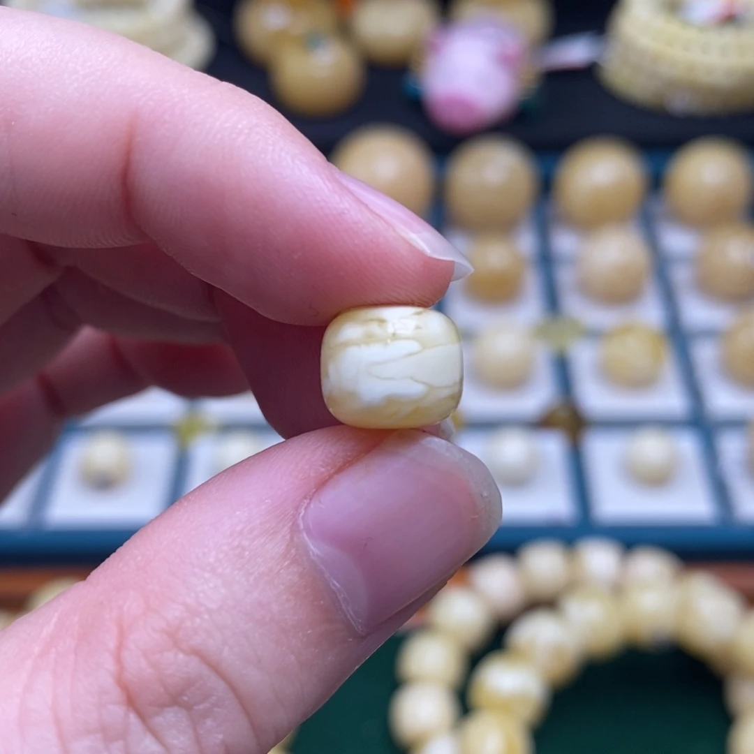 过***8蜜蜡未镶嵌珠宝奇石