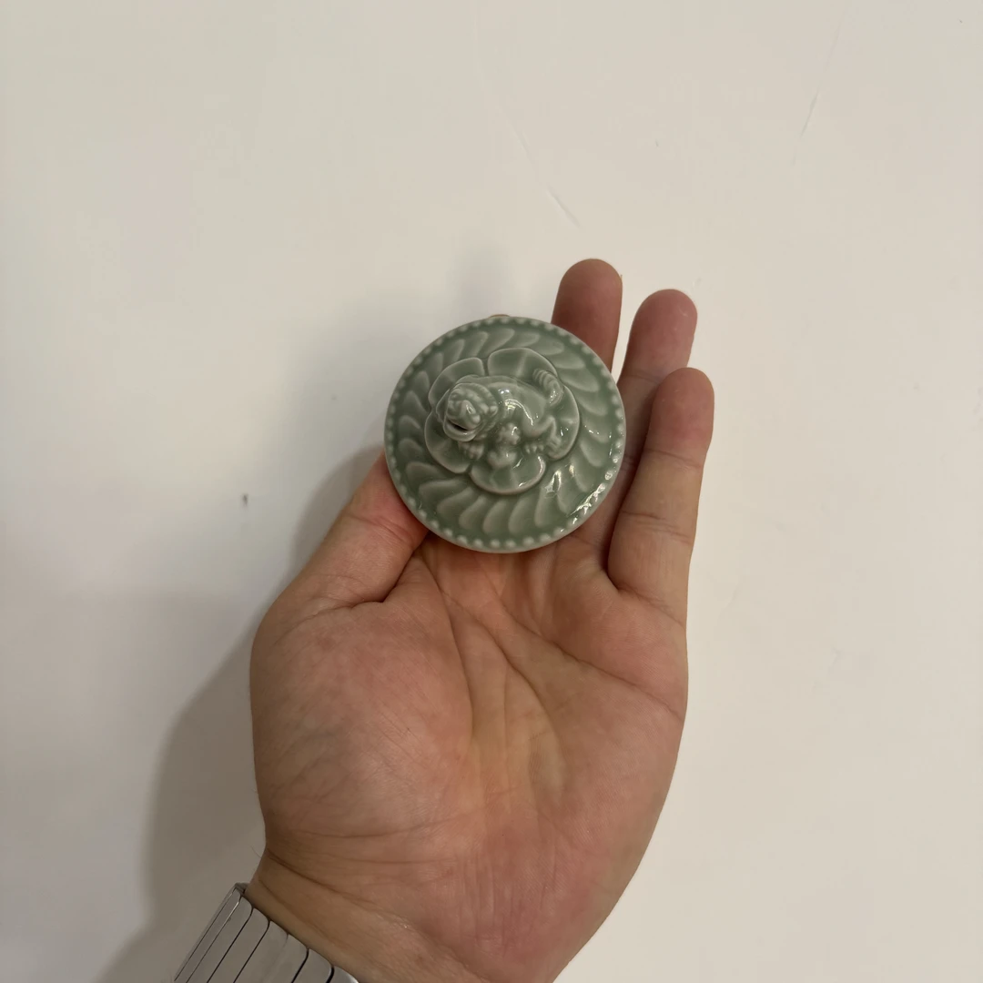 耀州窑残次狮子茶壶盖1个