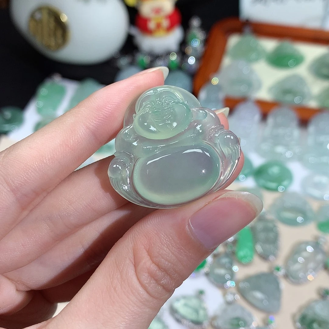 翡翠未镶嵌颈饰肥**?佛公