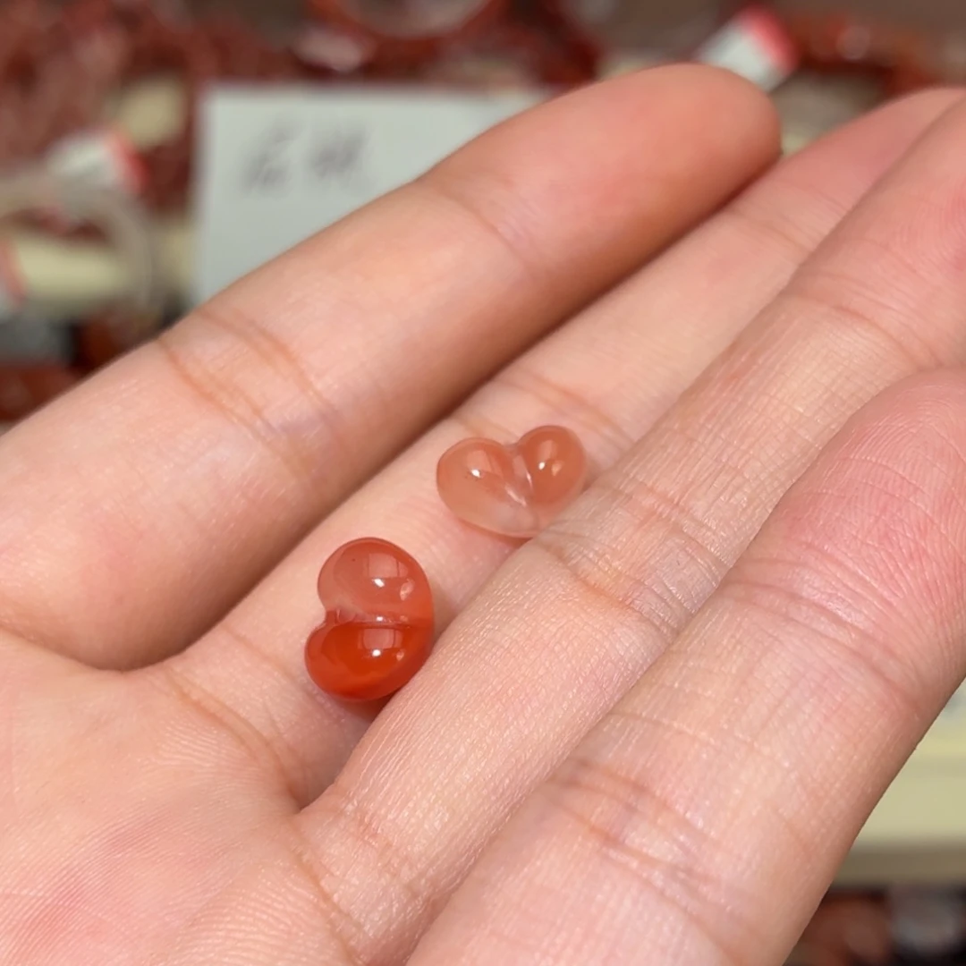 ****陌南红玛瑙未镶嵌颈饰屁桃心1