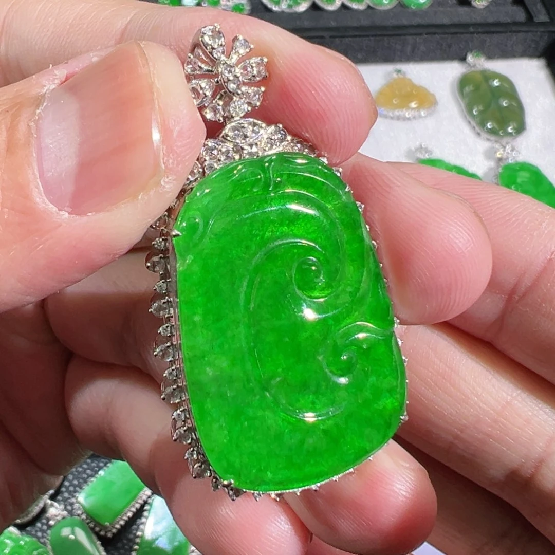 【闪购商品】翡翠吊坠(不含链)18K金镶嵌