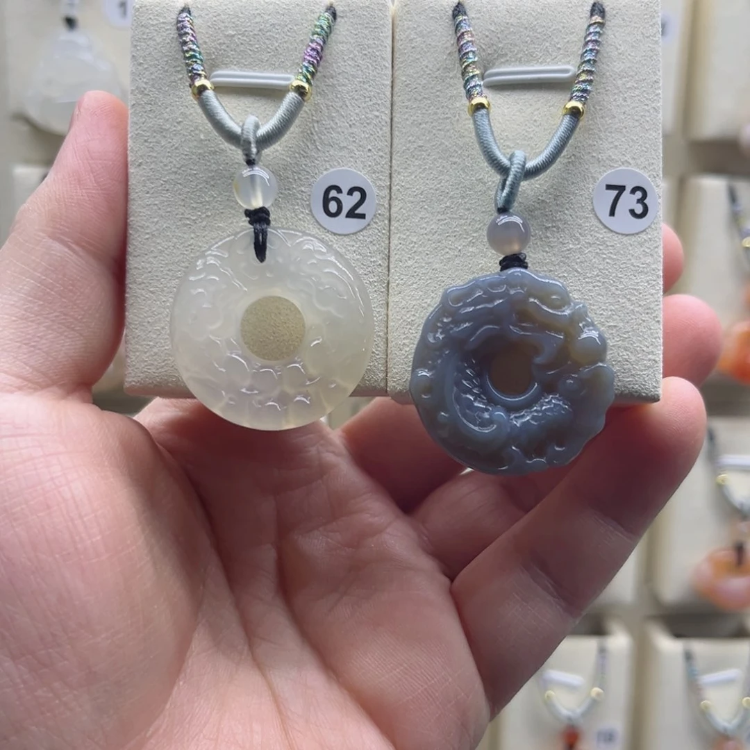 玛瑙/玉髓颈饰合金霞***?