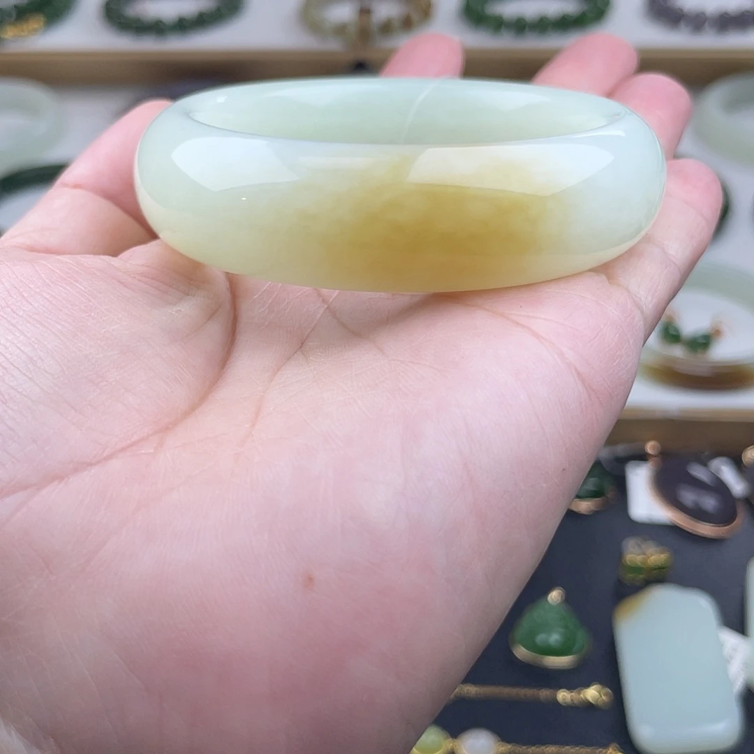 和田玉手镯未镶嵌