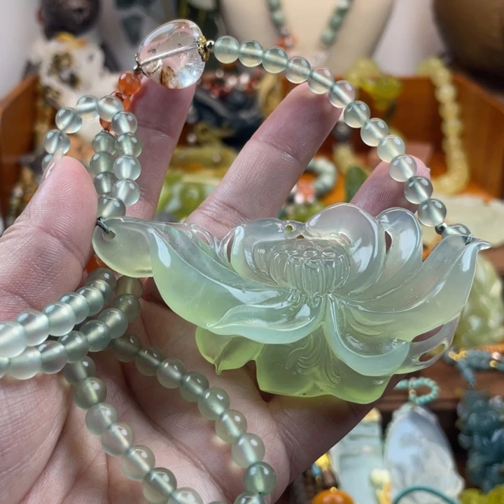 蛇纹石玉未镶嵌吊坠