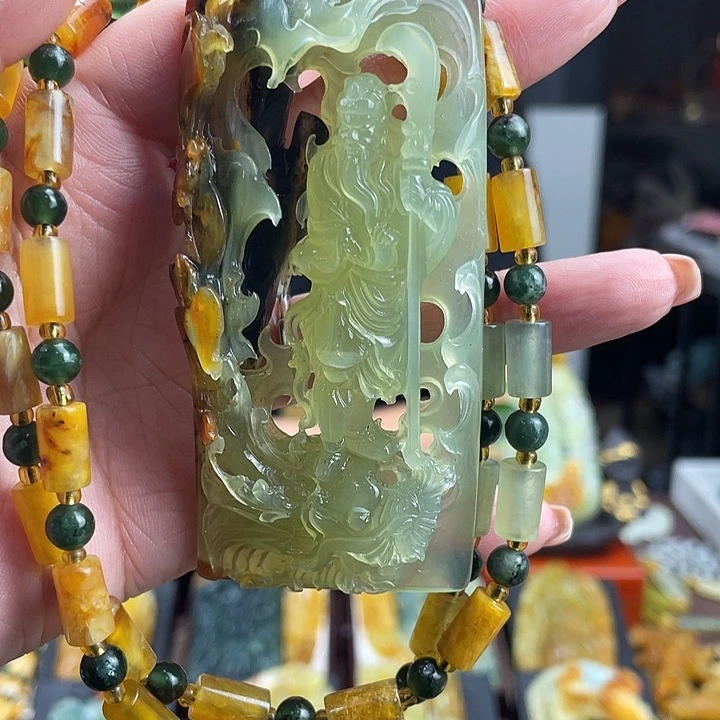 蛇纹石玉未镶嵌颈饰