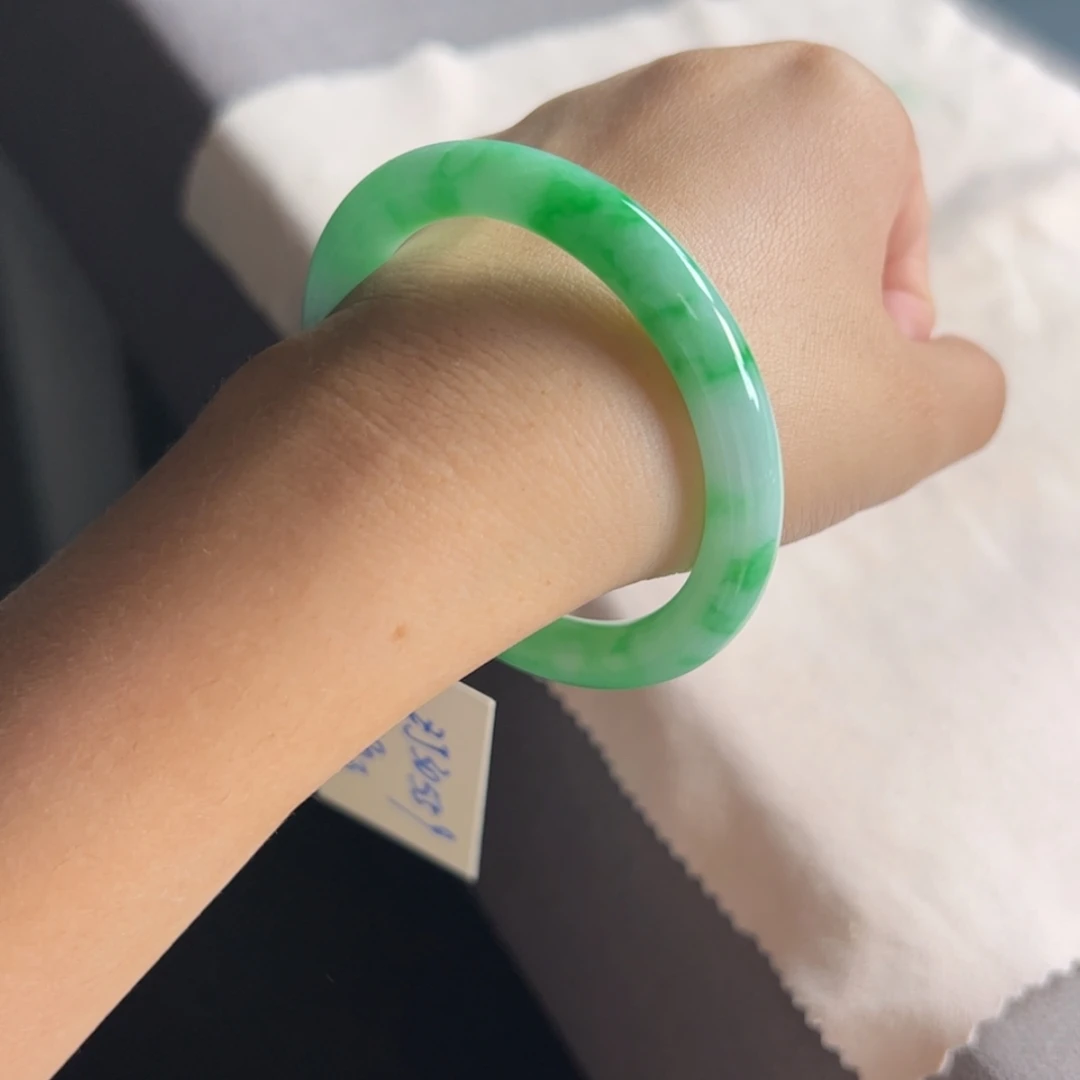 【闪购商品】翡翠手镯未镶嵌白底青