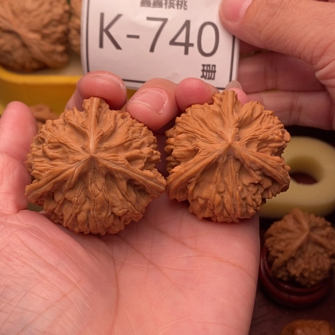 平***生桃核把件玉龙奔43….