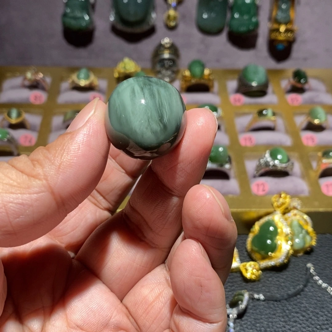 常***鲲和田玉（碧玉）未镶嵌珠宝半成品