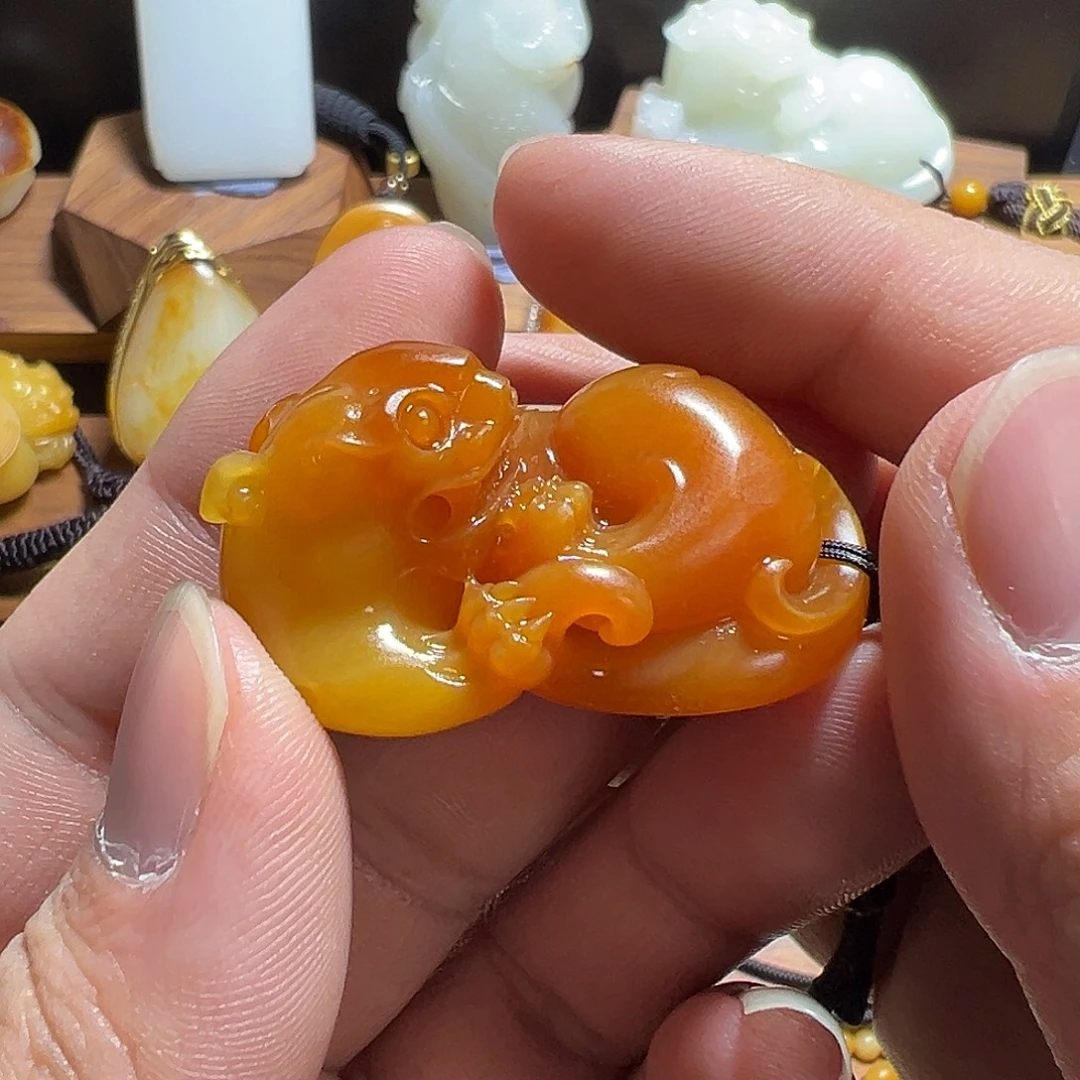 孩***爹和田玉未镶嵌颈饰