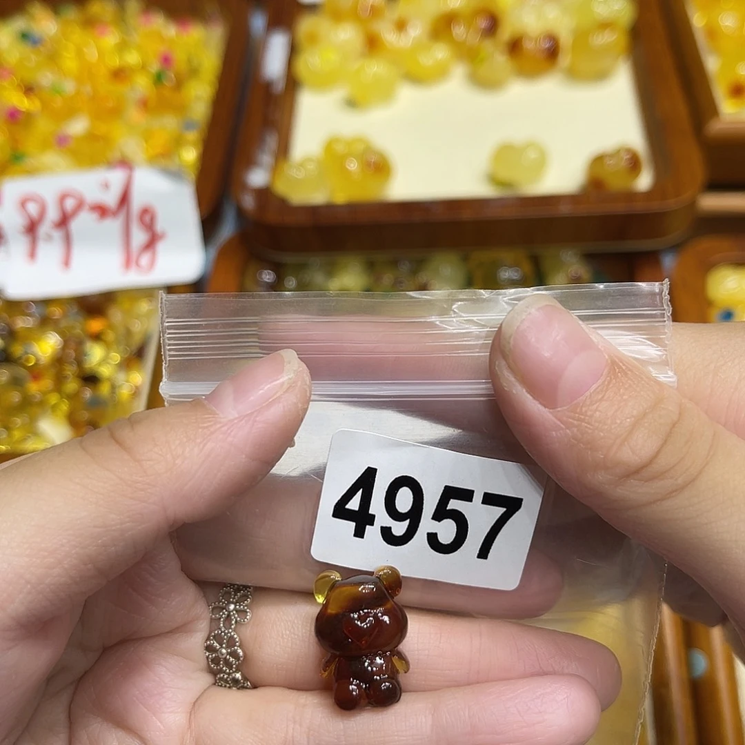 琥珀未镶嵌颈饰蜜蜡