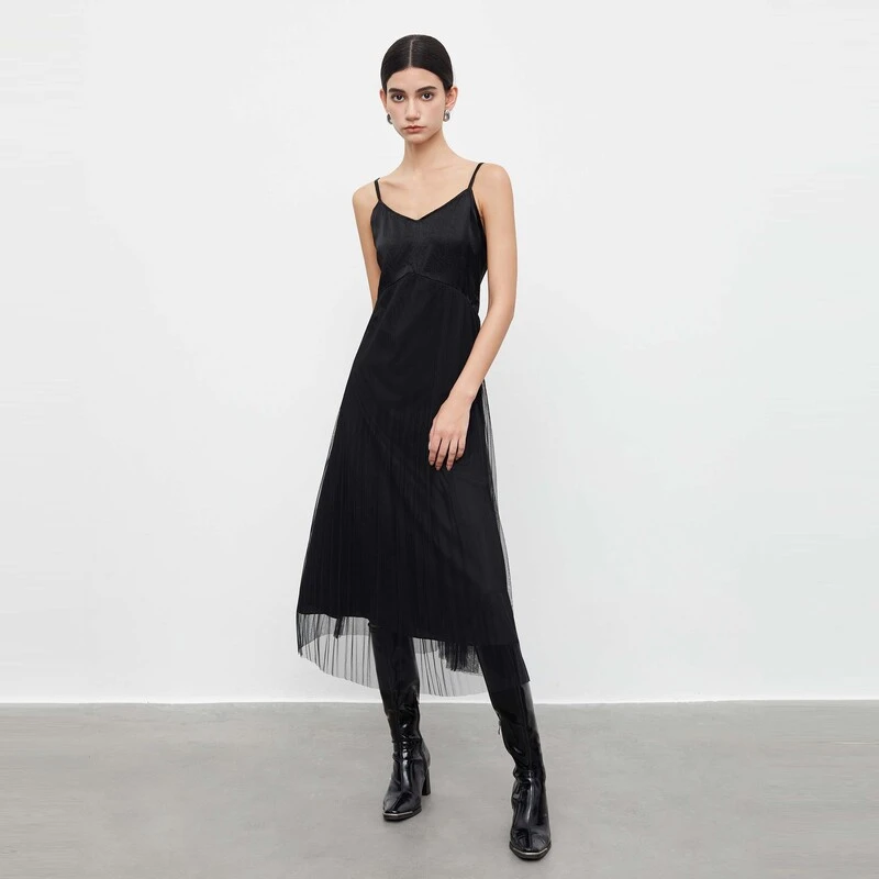 sdeer圣迪奥女装优雅网纱拼接黑色吊带连衣裙S23381202