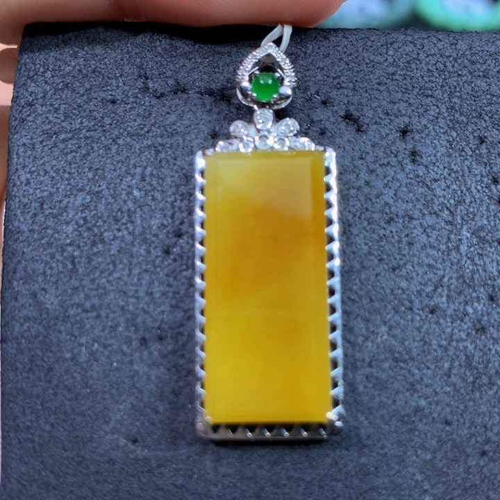 翡翠18K金镶嵌颈饰翡翠