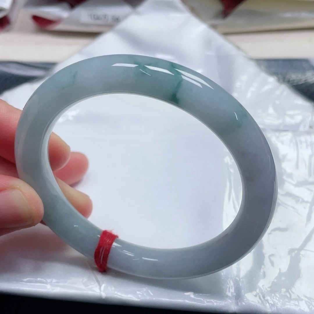 未镶嵌手镯（圆镯）翡翠