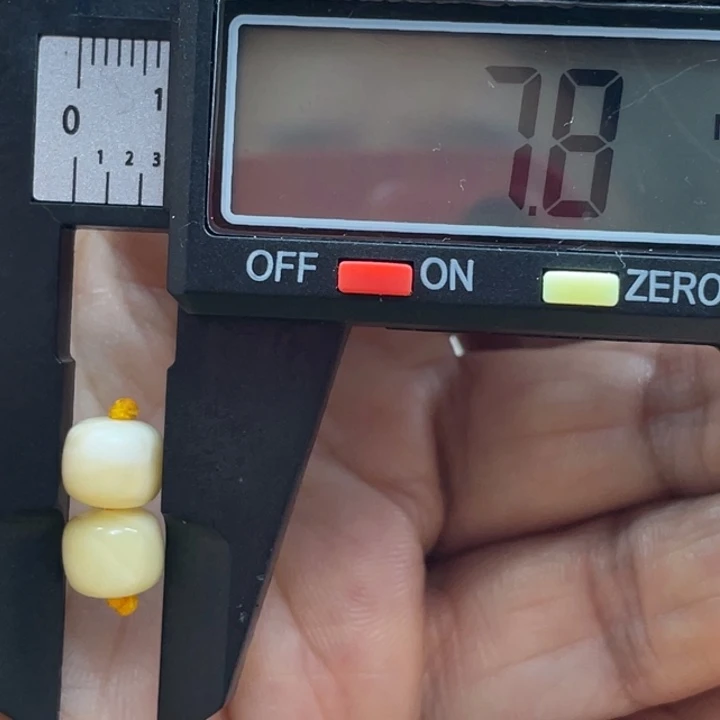 琥珀未镶嵌裸石34