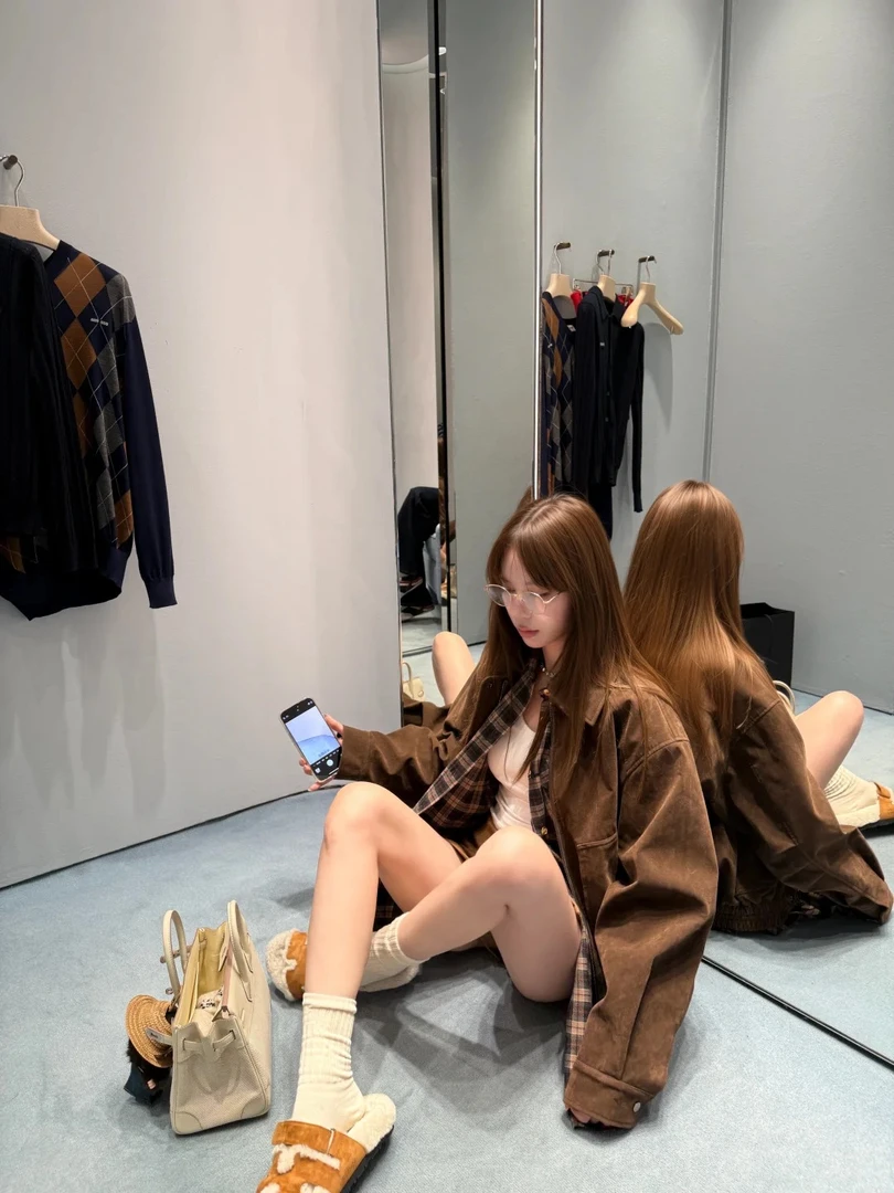 美式复古秋季新款深棕色拼接格子夹克+纯欲显瘦上衣+卡其色半裙女