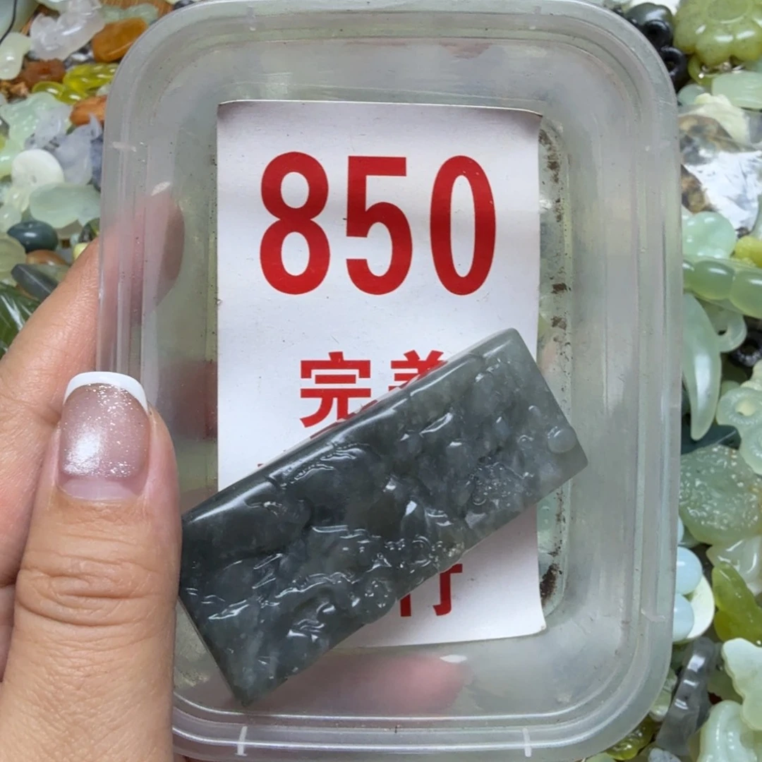 透闪石-蛇纹石玉吊坠未镶嵌