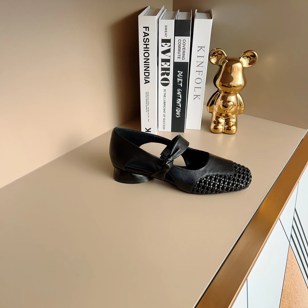 2025夏季新款羊皮透气镂空软底方头编织3CM粗跟浅口凉鞋W637