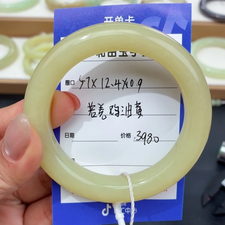 *****和田玉未镶嵌手镯