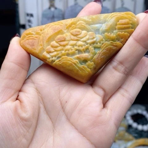 翡翠颈饰未镶嵌翡翠
