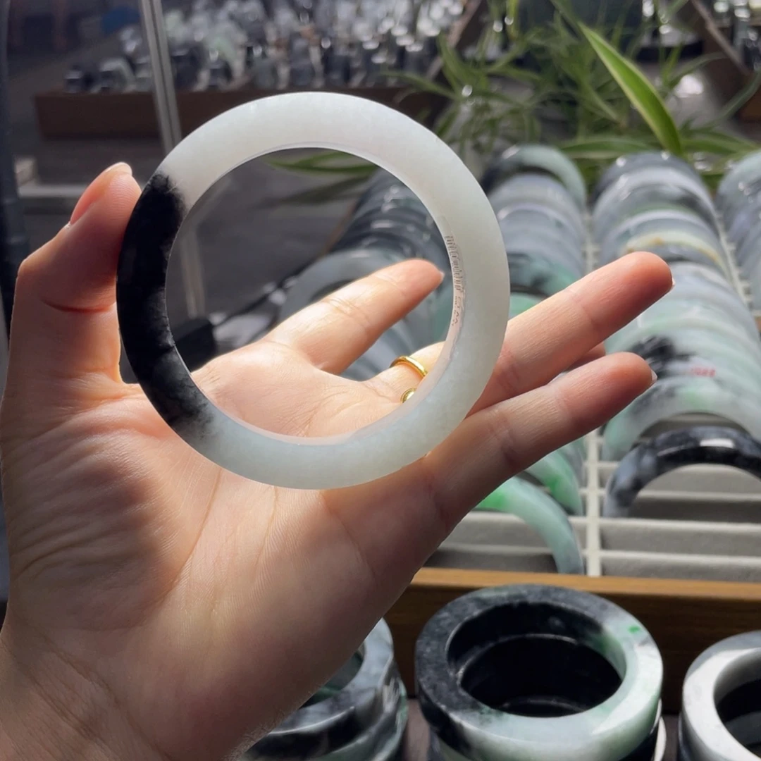 未镶嵌翡翠手镯定制翡翠