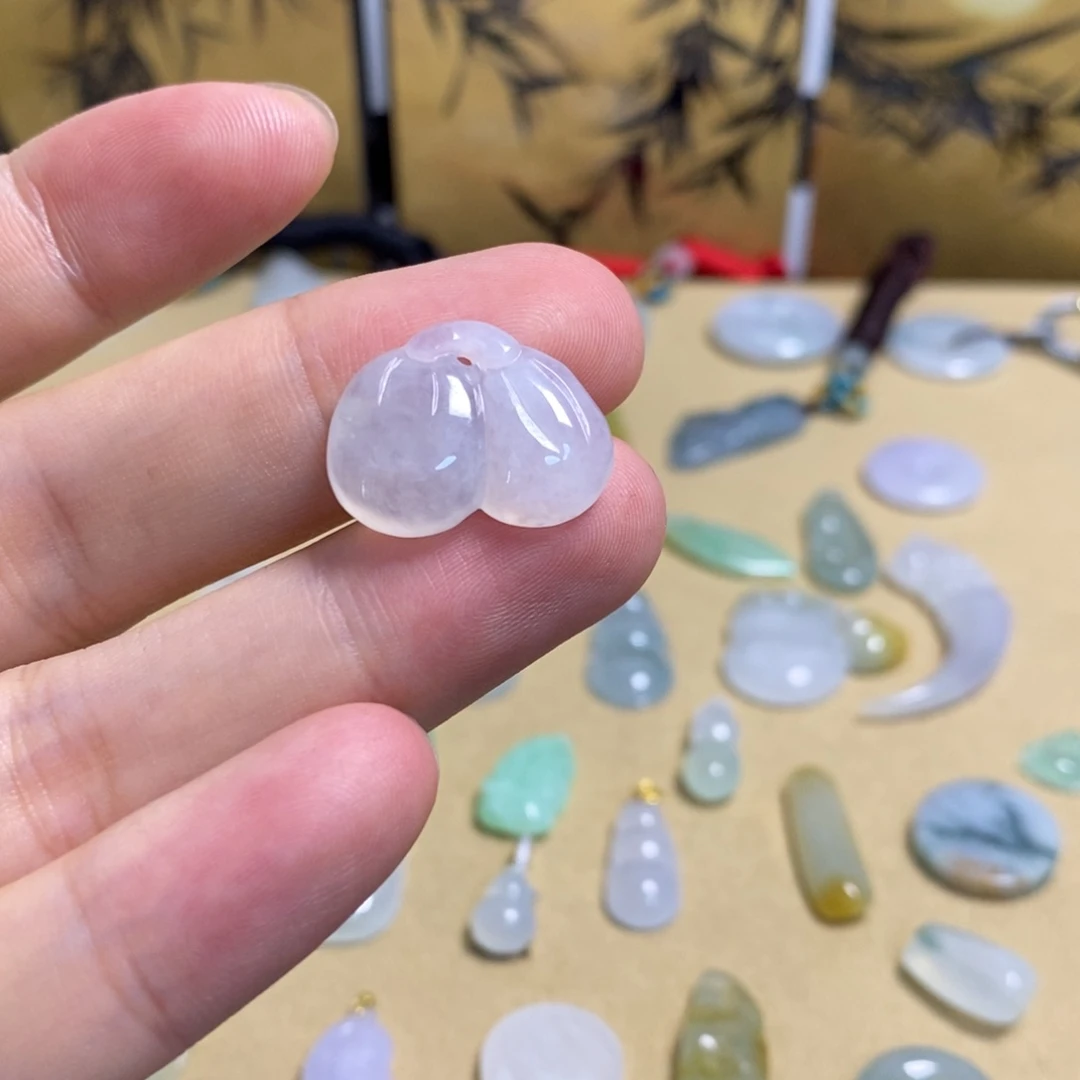 翡翠未镶嵌颈饰冰樱桃