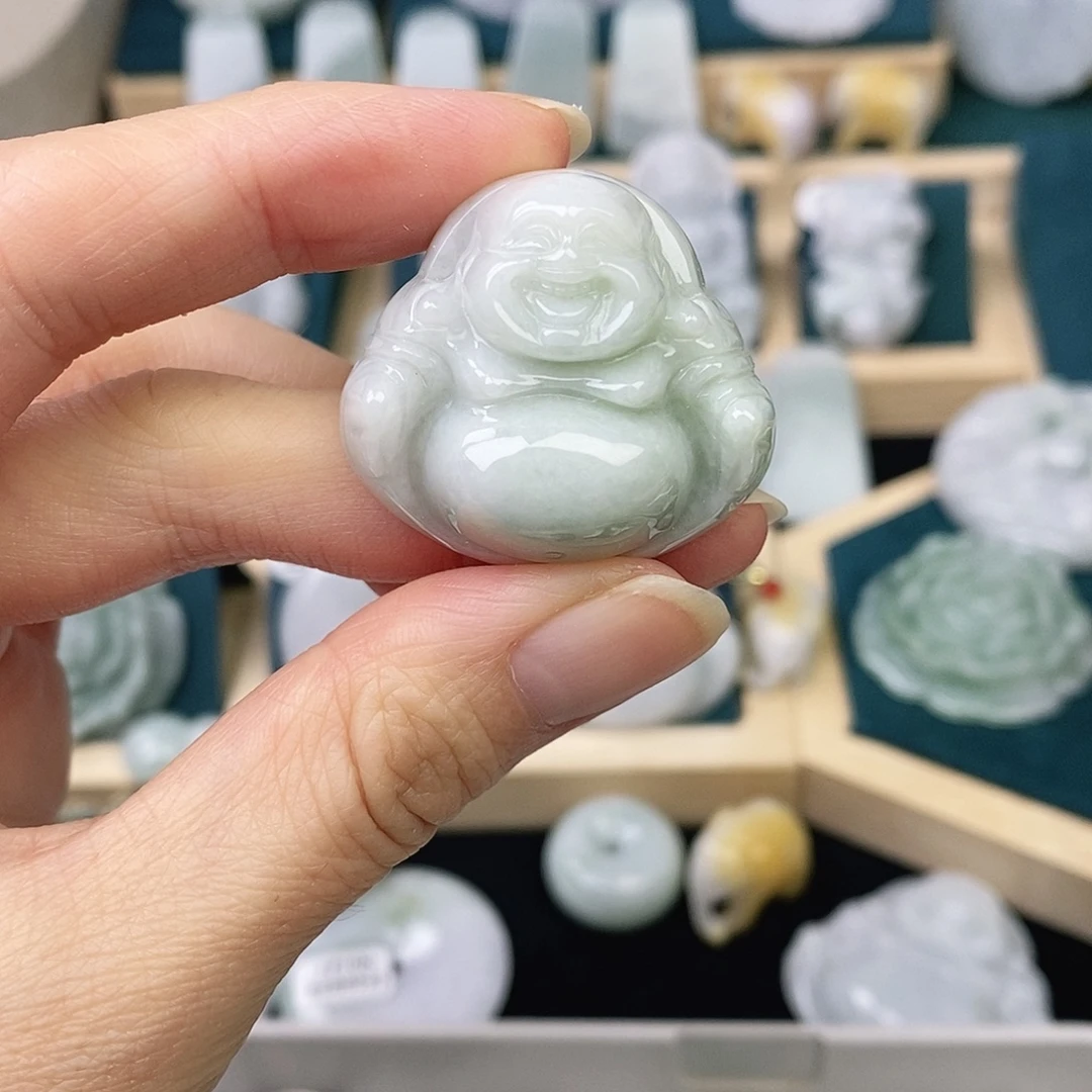 翡翠未镶嵌颈饰佛公