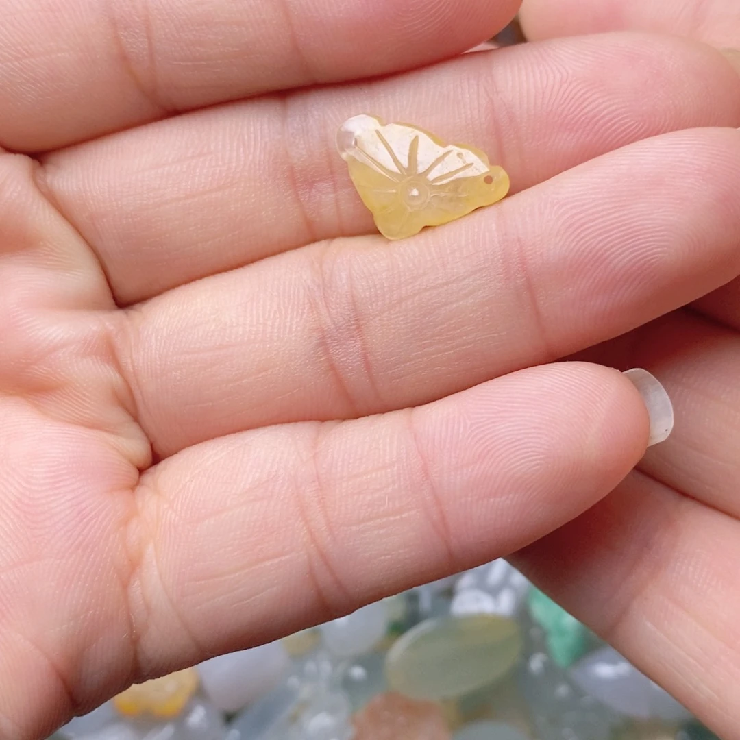 翡翠挂件未镶嵌翡翠