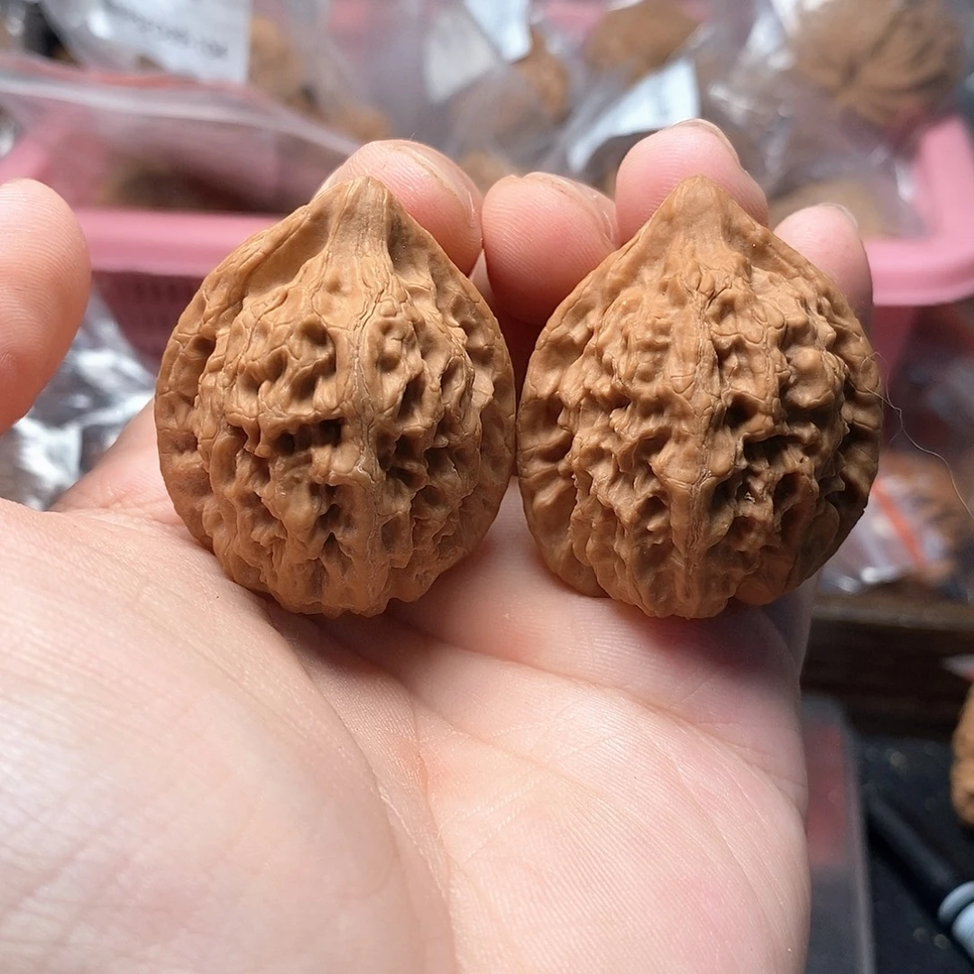 1文玩核桃血龙鸡心35-417