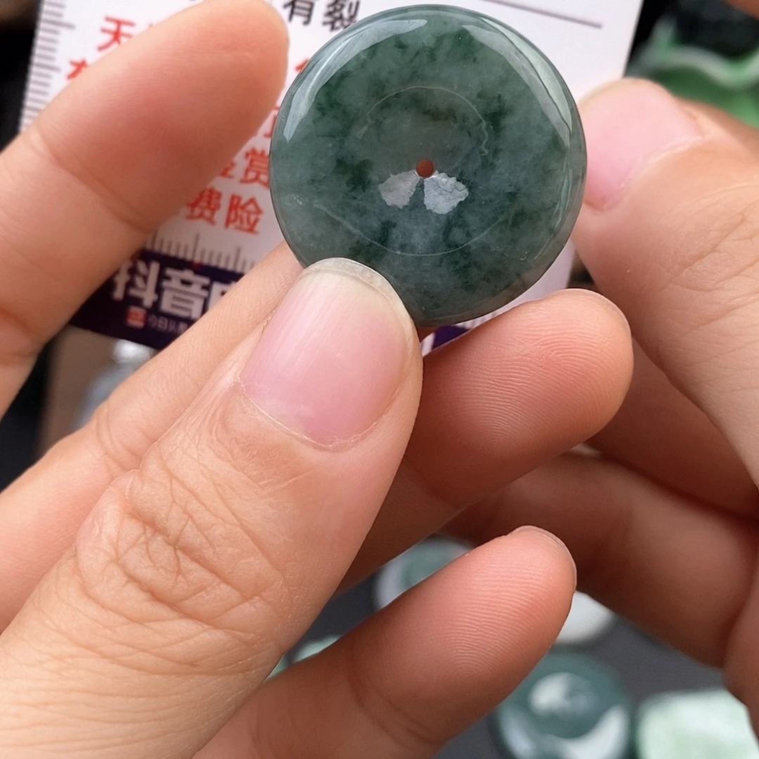 翡翠未镶嵌颈饰平安扣