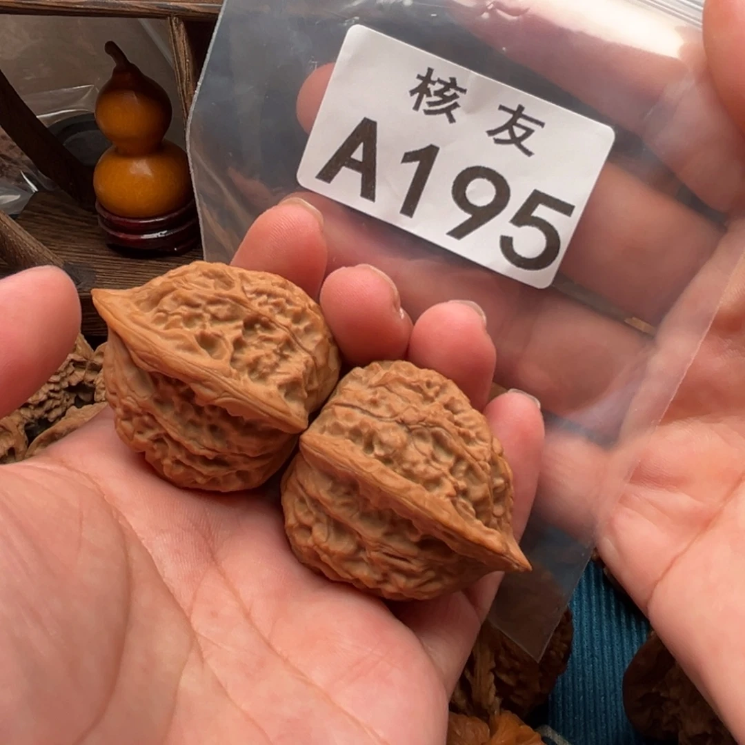 腿***羊文玩核桃吊坠石家庄鸡心