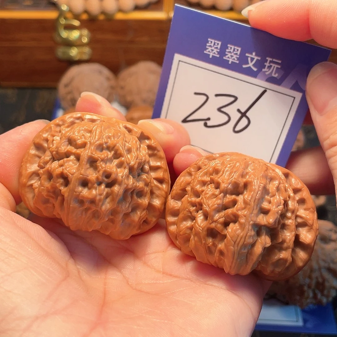 桃核把件236号白狮子4.6