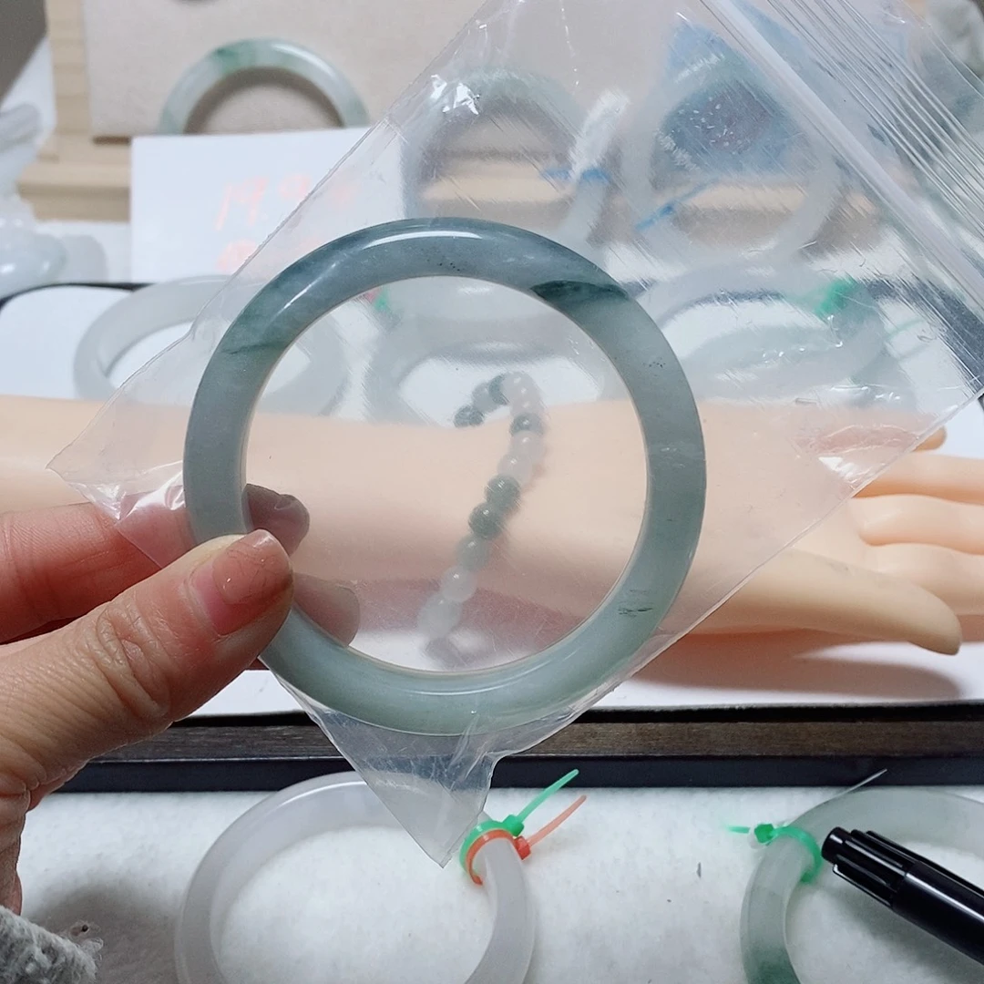 石英质玉未镶嵌手镯