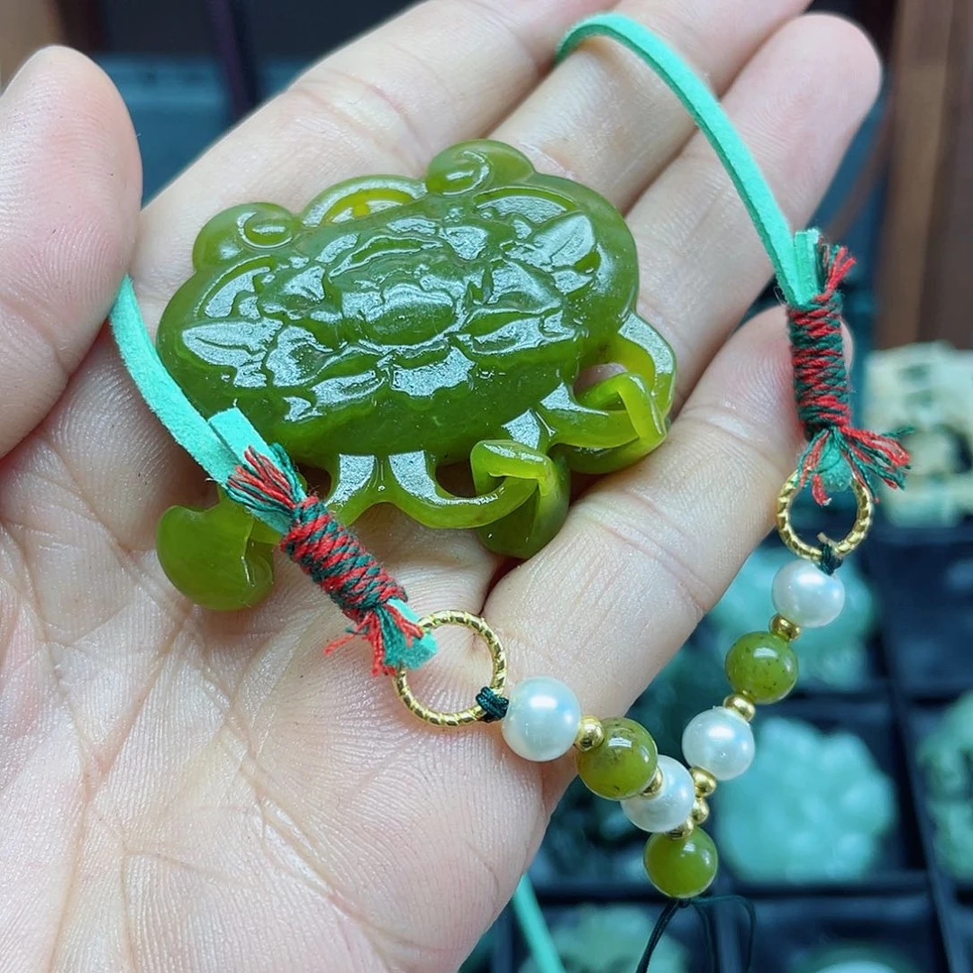 蛇纹石玉未镶嵌颈饰