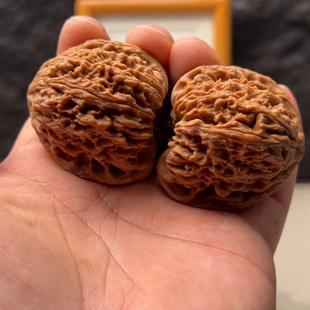 用***8文玩核桃把件南疆45黄点