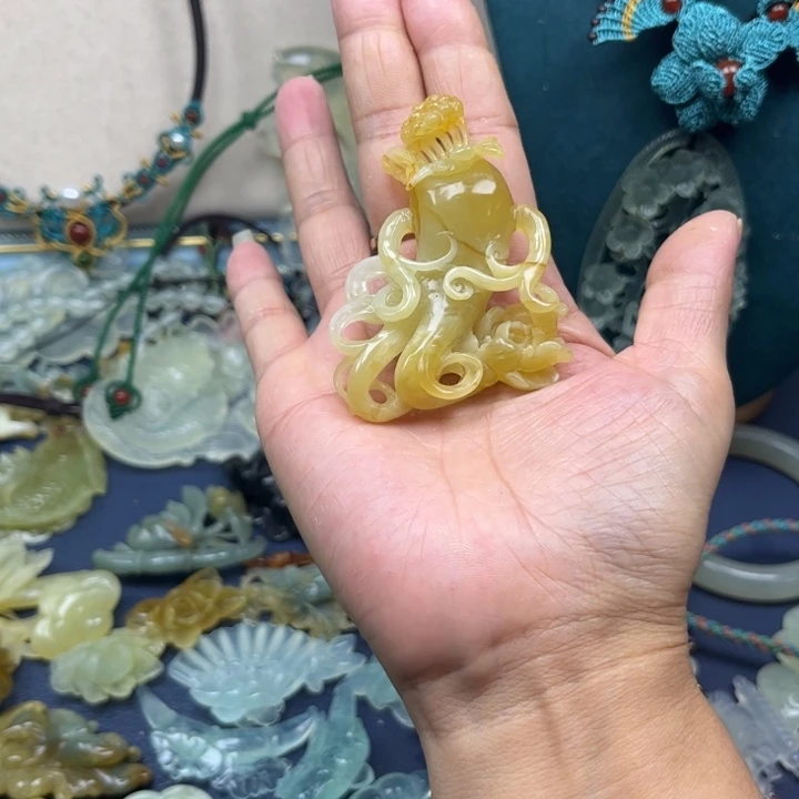 蛇纹石玉吊坠合金罗*