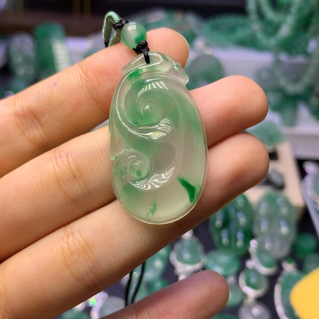 石英质玉（非洲翠）未镶嵌颈饰